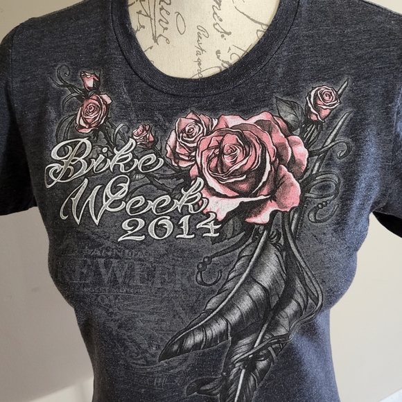 Hot Leathers Rose & Feather Heather Grey Tee Med - Picture 3 of 4